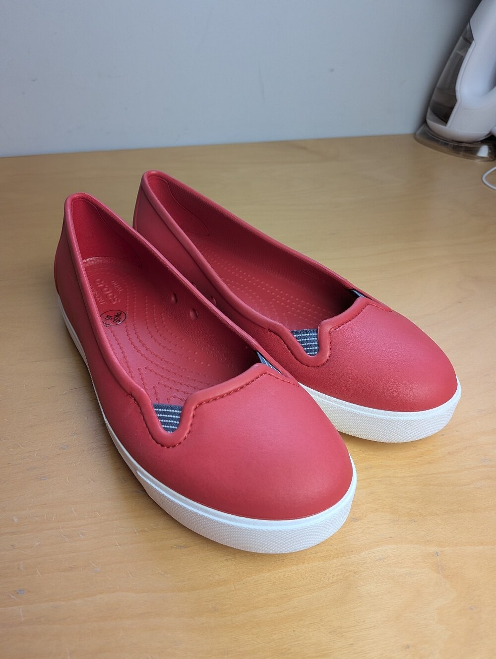 NWOT CROCS CITILANE Flat Women Slip On Shoes Size 9 Red And White Waterproof